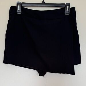 Forever 21 Contemporary Black Skort Size Large EUC